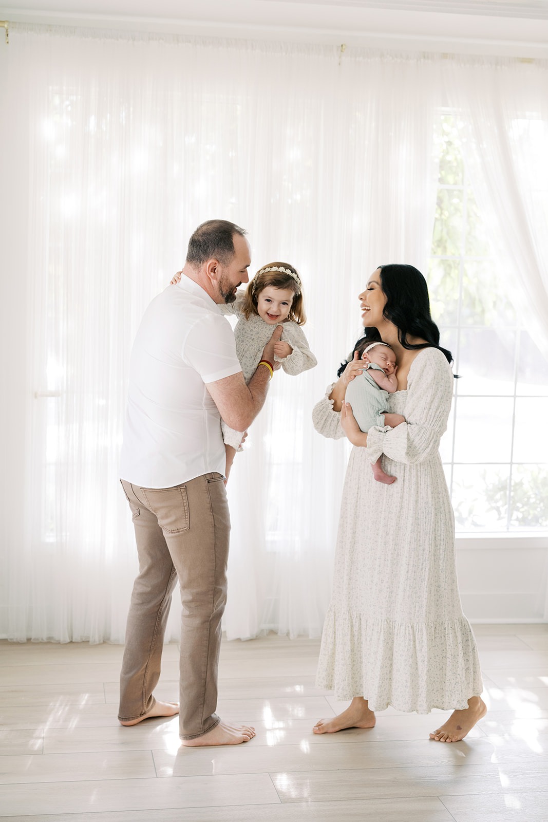 newborn photo outfits for the whole family