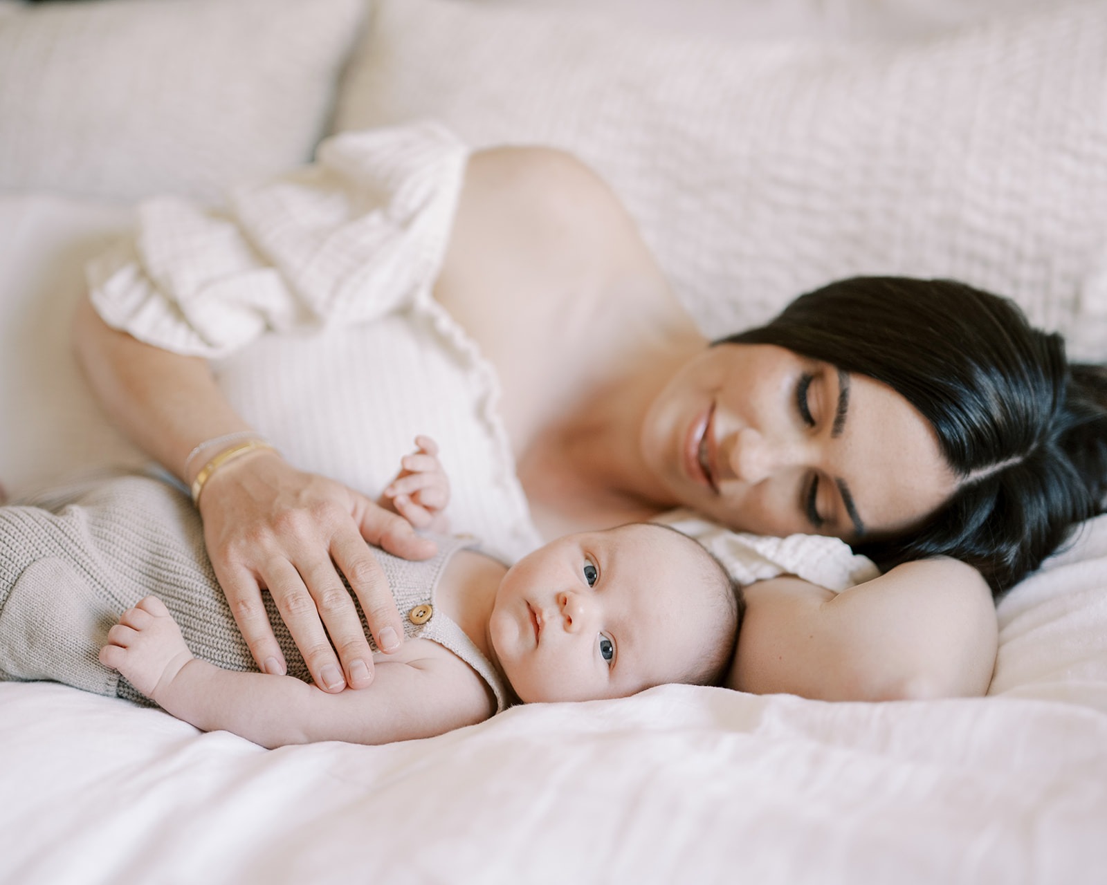 newborn photo shoot outfits for the family